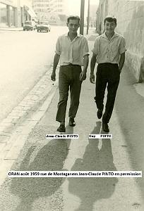 ORAN - rue de mostaganem Jean-Claude en permission et Guy Pinto 1959